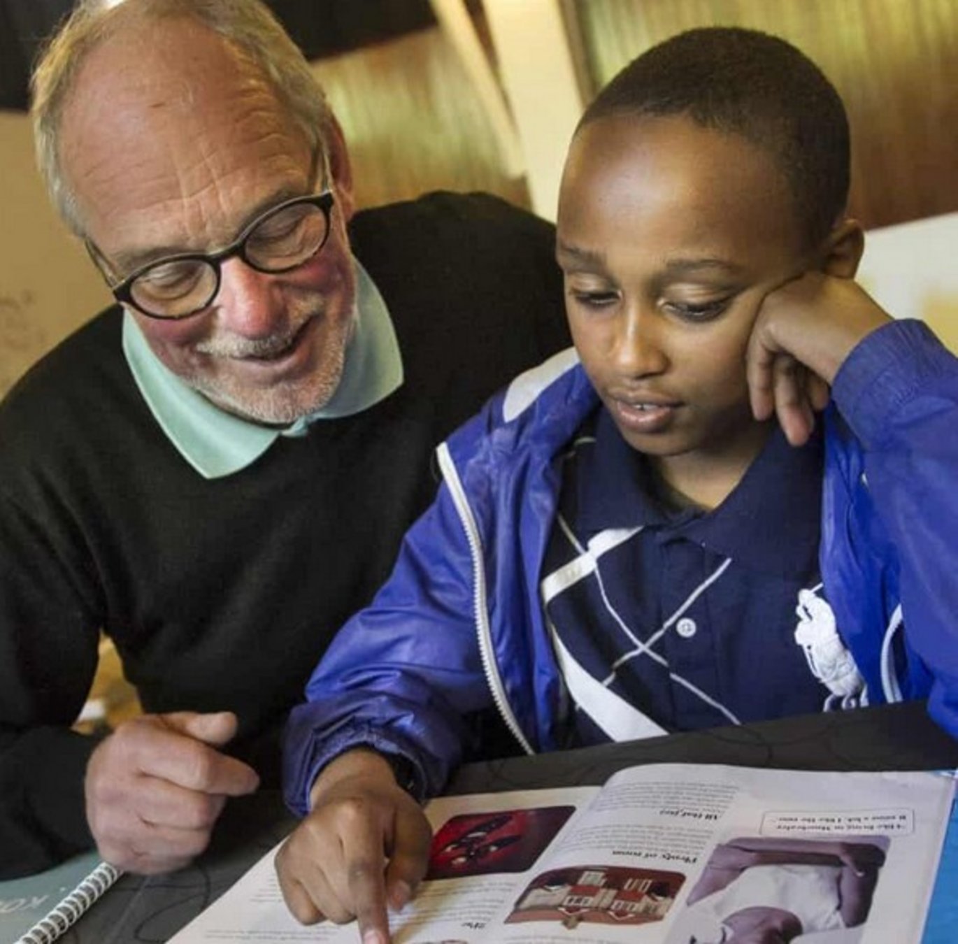 Fred Mosekjær Madsen helping a student with home work
